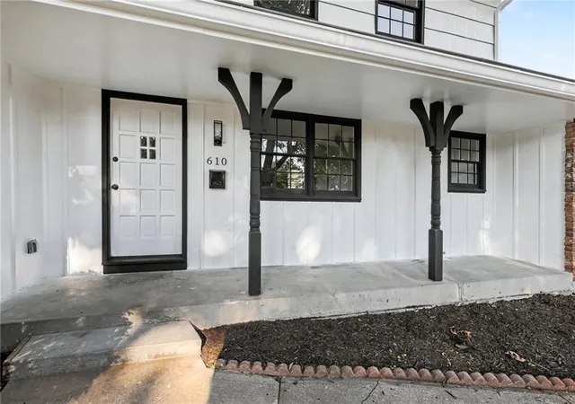 Photo 2 of Single family home for sale at 610 Ne Magnolia St, Lee's Summit, MO 64063 | MLS# 2637591 | Listing updated on 2026-10-09