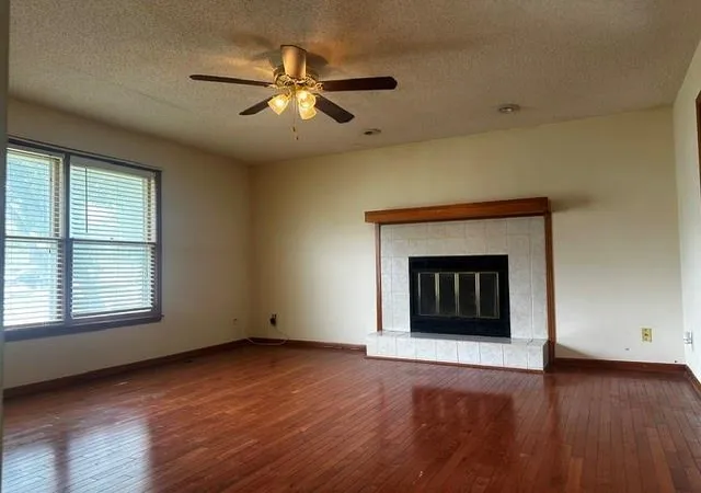 2nd image of 1000 6Th Ave, Leavenworth, KS 66048 | MLS# 2637599