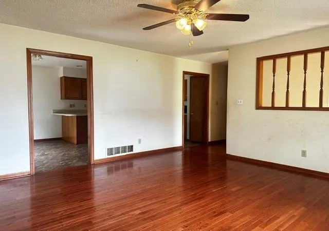 4th image of 1000 6Th Ave, Leavenworth, KS 66048 | MLS# 2637599
