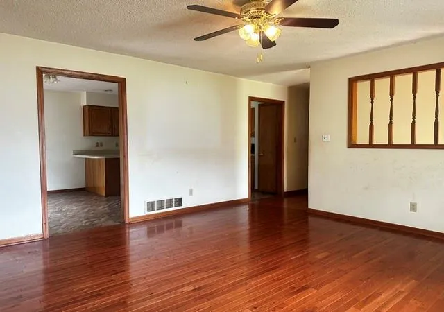 5th image of 1000 6Th Ave, Leavenworth, KS 66048 | MLS# 2637599