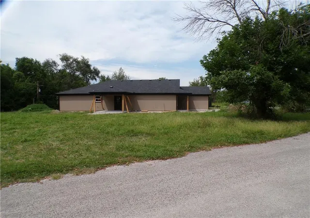 2nd image of 519 Spruce St, Bates City, MO 64011 | MLS# 2637609