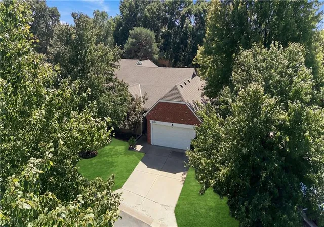 Photo 1 of Single family home for sale at 8592 Caenen Lake Ct, Lenexa, KS 66215 | MLS# 2637611 | Listing updated on 2026-10-06