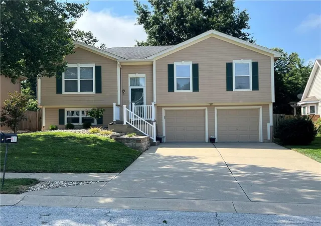 Photo 1 of Sale Pending at 111 Ne 103rd Street, Kansas City, MO 64155 | MLS# 2637612 | Listing updated on 2026-08-24