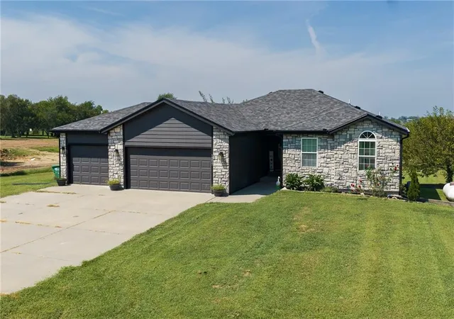 1st image of 10037 Greenview Dr, Meriden, KS 66512 | MLS# 2637616