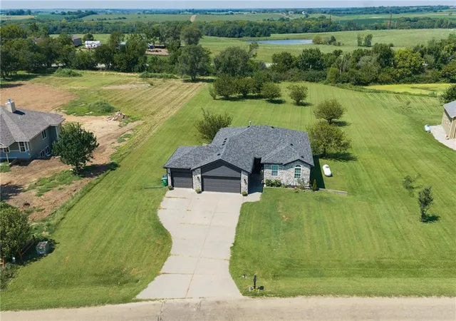 2nd image of 10037 Greenview Dr, Meriden, KS 66512 | MLS# 2637616