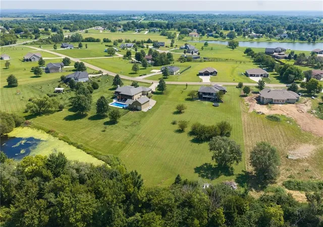 30th image of 10037 Greenview Dr, Meriden, KS 66512 | MLS# 2637616