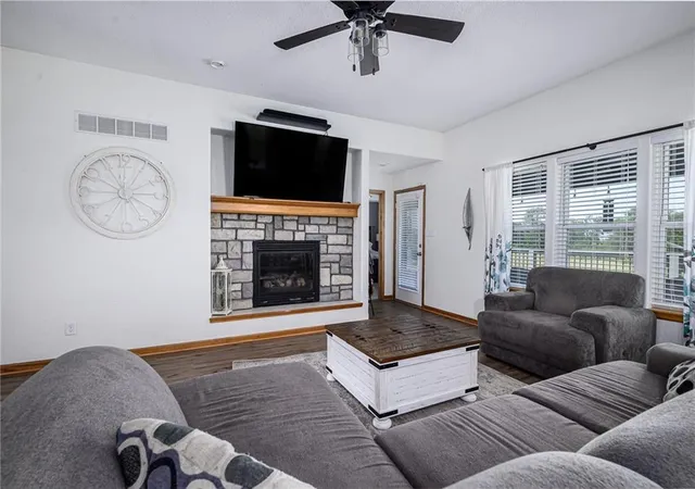 4th image of 10037 Greenview Dr, Meriden, KS 66512 | MLS# 2637616
