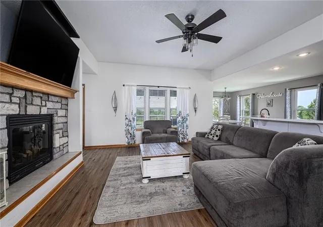 5th image of 10037 Greenview Dr, Meriden, KS 66512 | MLS# 2637616