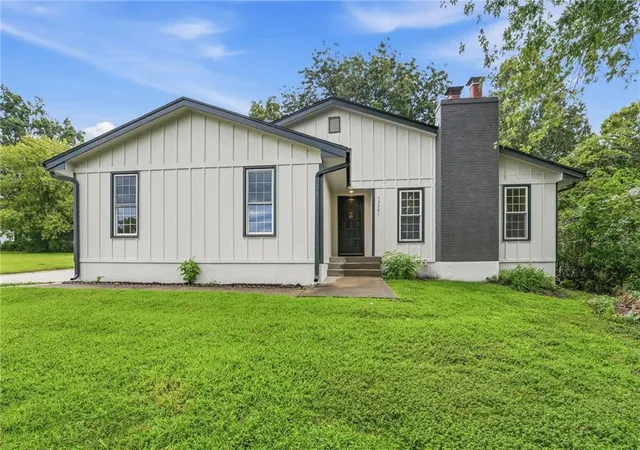 1st image of 13201 Craig Ave, Grandview, MO 64030 | MLS# 2637619