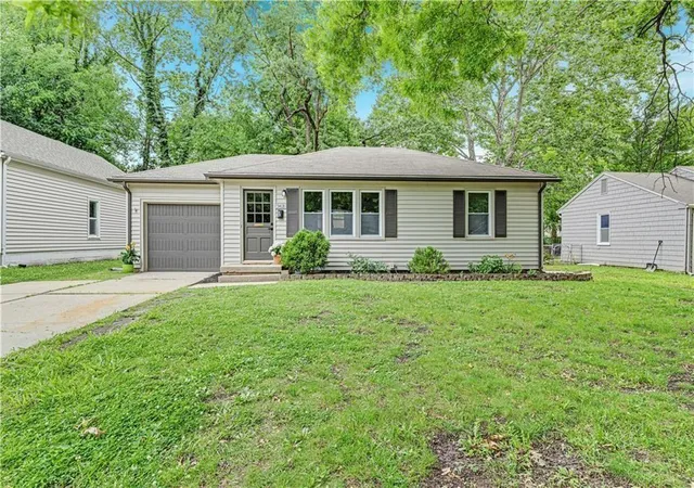 2nd image of 5408 W 72nd St, Prairie Village, KS 66208 | MLS# 2637620