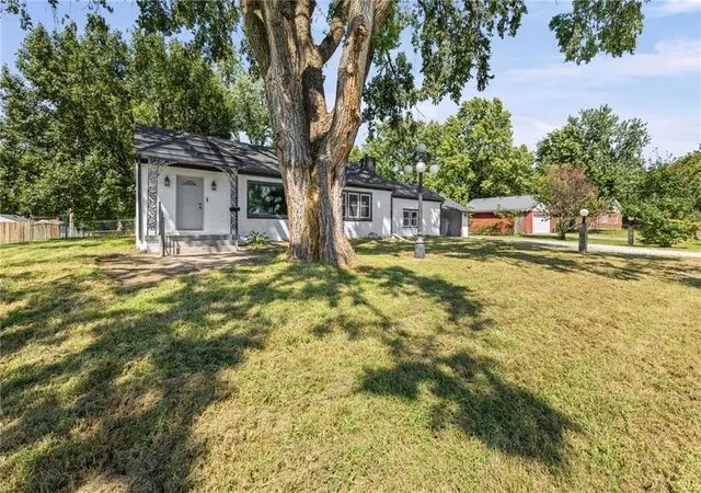2nd image of 8716 E 74th St, Kansas City, MO 64133 | MLS# 2637623