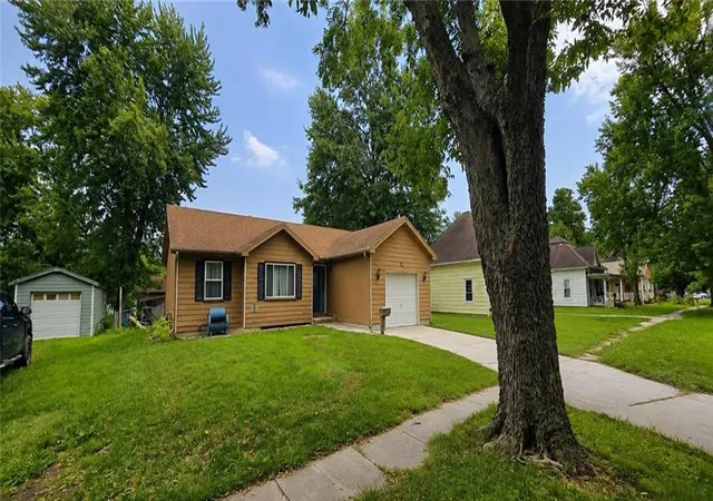 3rd image of 823 S Sycamore St, Ottawa, KS 66067 | MLS# 2637632