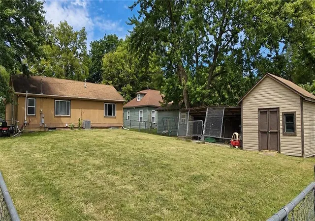 4th image of 823 S Sycamore St, Ottawa, KS 66067 | MLS# 2637632