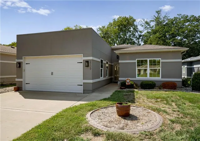 Photo 1 of Single family home for sale at 2709 Ne Sonora Valley Dr, Blue Springs, MO 64014 | MLS# 2637633 | Listing updated on 2026-09-22