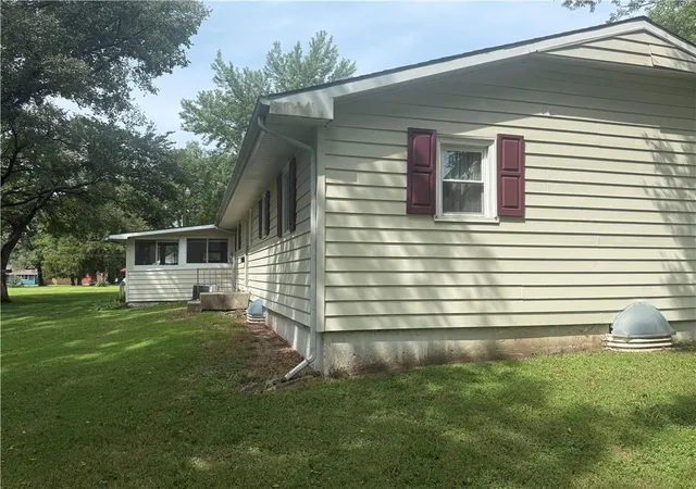 28th image of 122 E 2nd Street, Pomona, KS 66076 | MLS# 2637637