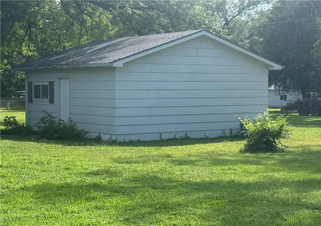 3rd image of 122 E 2nd Street, Pomona, KS 66076 | MLS# 2637637