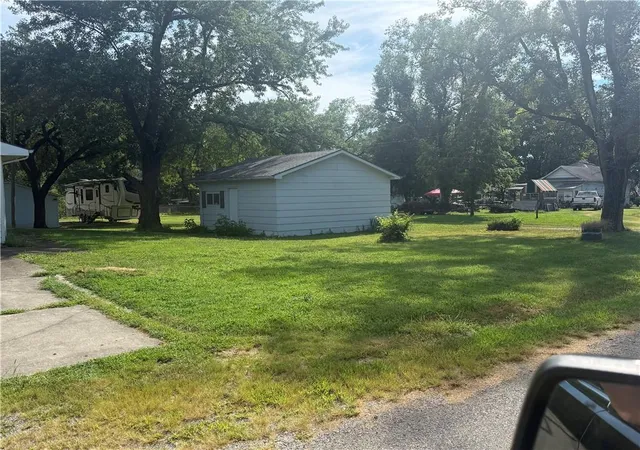 4th image of 122 E 2nd Street, Pomona, KS 66076 | MLS# 2637637