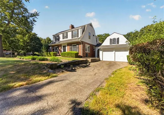 Photo 2 of Single family home for sale at 644 E 74th Terrace, Kansas City, MO 64131 | MLS# 2637639 | Listing updated on 2026-09-16