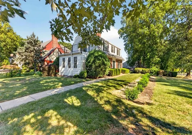 Photo 3 of Single family home for sale at 644 E 74th Terrace, Kansas City, MO 64131 | MLS# 2637639 | Listing updated on 2026-09-16
