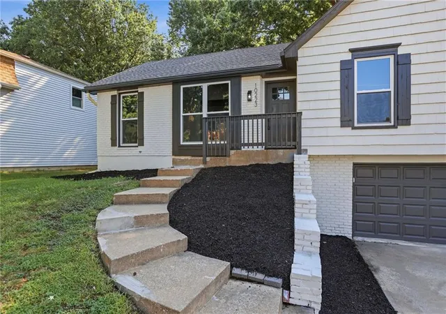 image of 10223 Rosehill Rd, Lenexa, KS 66215 | MLS# 2637644