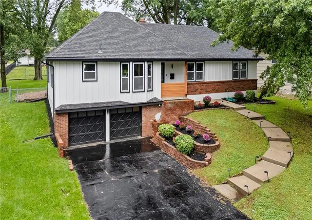 Photo 1 of Single family home for sale at 629 E 106th Street, Kansas City, MO 64131 | MLS# 2637645 | Listing updated on 2026-10-08
