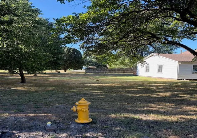 24th image of 3600 Grand Ave, Parsons, KS 67357 | MLS# 2637657