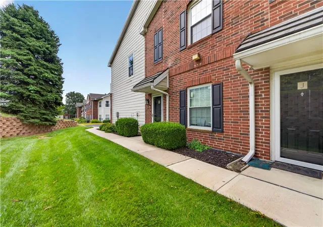 Photo 3 of Condo for sale at 11610 Tomahawk Crk Pkwy #K, Leawood, KS 66211 | MLS# 2637665 | Listing updated on 2026-08-21