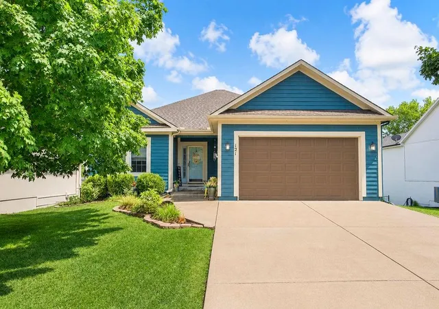 3rd image of 121 S 16th Terrace, Louisburg, KS 66053 | MLS# 2637669