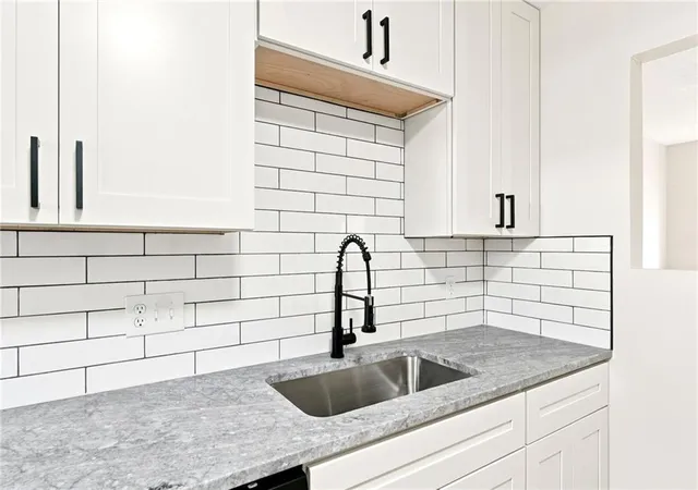 Photo 4 of House for sale at 7913-15 Grandview St, Overland Park, KS 66204 | MLS# 2637670 | Listing updated on 2026-09-21