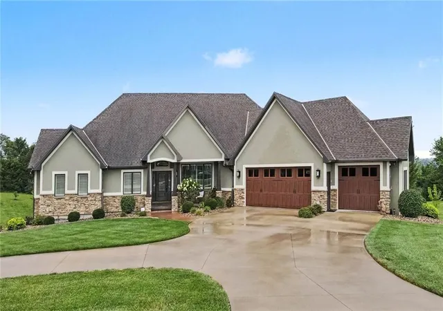 3rd image of 3 Mission Hills Dr, Saint Joseph, MO 64507 | MLS# 2637671
