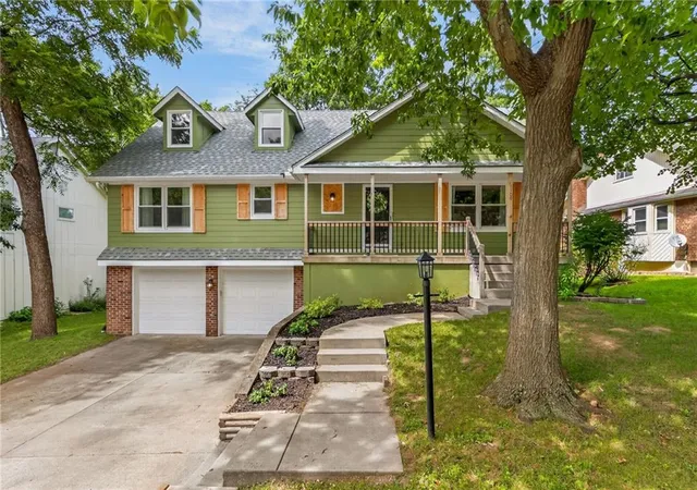 Photo 1 of Sale Pending at 1109 Nw Forest Dr, Blue Springs, MO 64015 | MLS# 2637672 | Listing updated on 2026-09-03