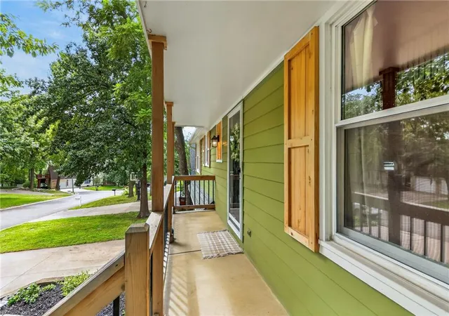 Photo 2 of Sale Pending at 1109 Nw Forest Dr, Blue Springs, MO 64015 | MLS# 2637672 | Listing updated on 2026-09-03