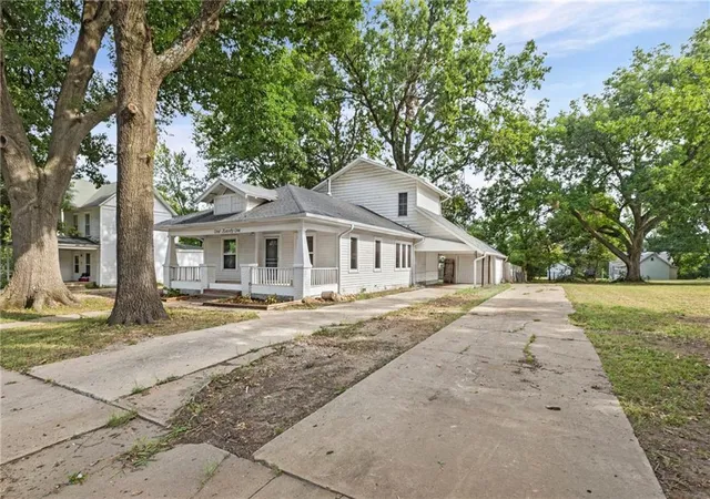 Photo 2 of Single family home for sale at 121 Mill St, Neodesha, KS 66757 | MLS# 2637674 | Listing updated on 2026-08-28
