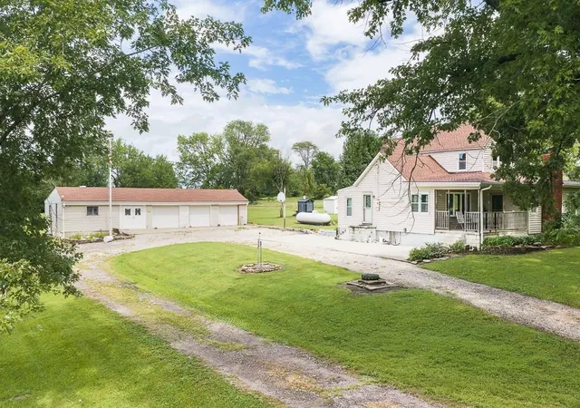 2nd image of 18500 Hollingsworth Rd, Tonganoxie, KS 66086 | MLS# 2637676