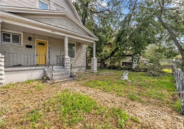 Photo 2 of Sale Pending at 1322 Yecker Ave, Kansas City, KS 66104 | MLS# 2637684 | Listing updated on 2026-09-03