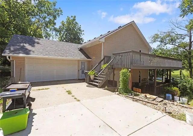 2nd image of 8010 Rock Creek Dr, Ozawkie, KS 66070 | MLS# 2637686