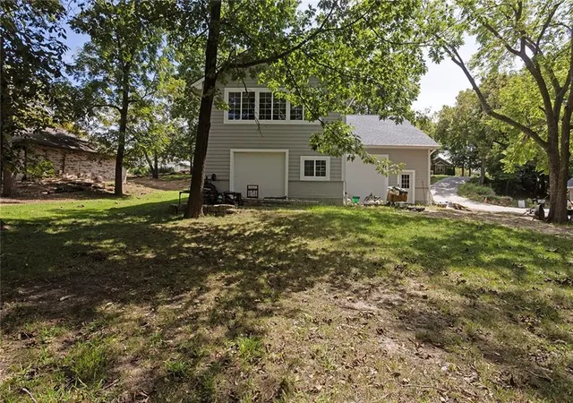 3rd image of 8010 Rock Crk Dr, Ozawkie, KS 66070 | MLS# 2637686