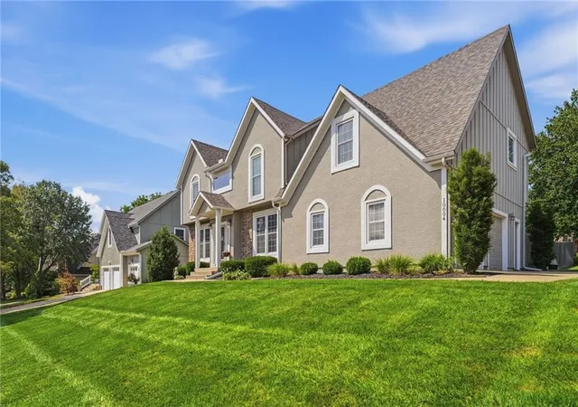 Photo 3 of Sale Pending at 10004 W 125 Ter, Overland Park, KS 66213 | MLS# 2637690 | Listing updated on 2026-09-13