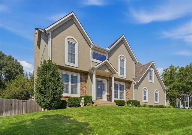 Photo 3 of Sale Pending at 10004 W 125 Ter, Overland Park, KS 66213 | MLS# 2637690 | Listing updated on 2026-09-13
