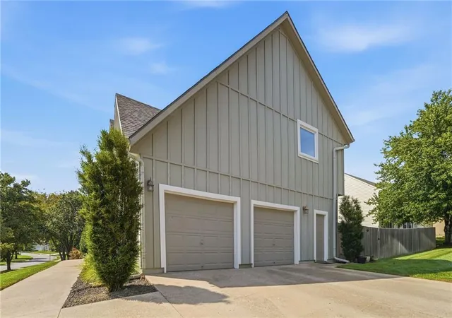 Photo 4 of Sale Pending at 10004 W 125 Ter, Overland Park, KS 66213 | MLS# 2637690 | Listing updated on 2026-09-13
