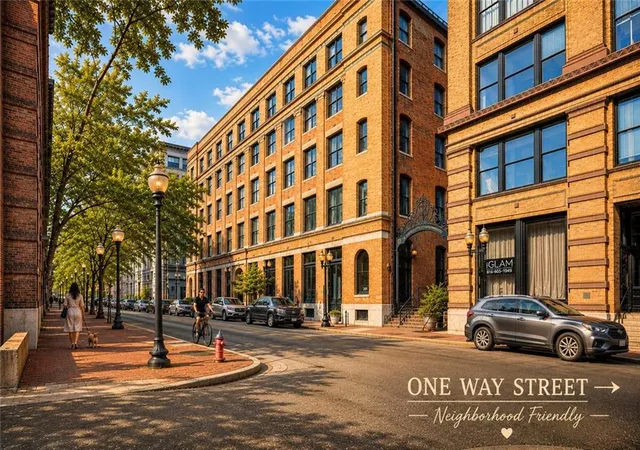 Photo 3 of Condo for sale at 308 W 8th Street #418, Kansas City, MO 64105 | MLS# 2637694 | Listing updated on 2026-08-21
