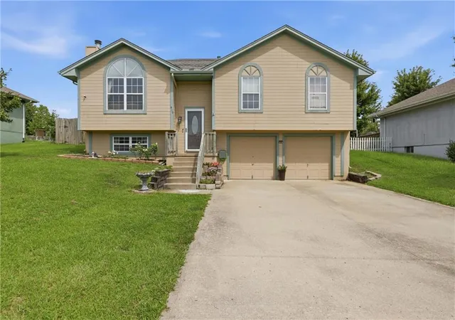 2nd image of 419 E Phillips St, Odessa, MO 64076 | MLS# 2637698