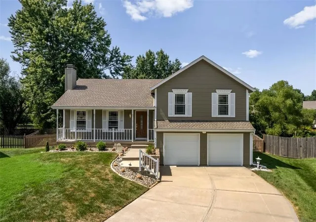 1st image of 6144 W 157th Ter, Overland Park, KS 66223 | MLS# 2637705