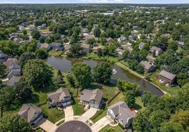 3rd image of 6144 W 157Th Ter, Overland Park, KS 66223 | MLS# 2637705
