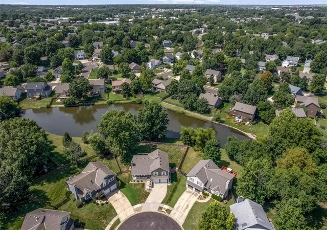 4th image of 6144 W 157Th Ter, Overland Park, KS 66223 | MLS# 2637705