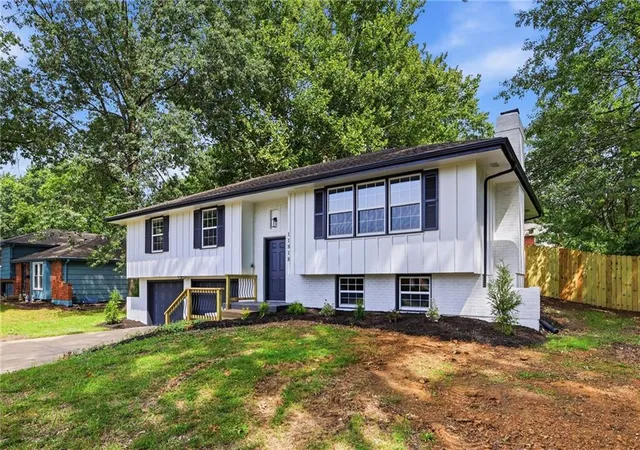 Photo 3 of Single family home for sale at 11818 E 62nd Terrace, Kansas City, MO 64133 | MLS# 2637708 | Listing updated on 2026-09-04