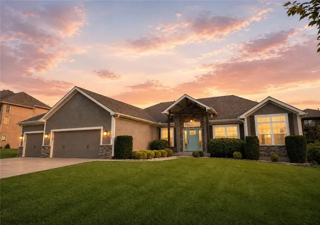 Photo 1 of Single family home for sale at 820 Se Cedrus Ln, Blue Springs, MO 64014 | MLS# 2637709 | Listing updated on 2026-10-04