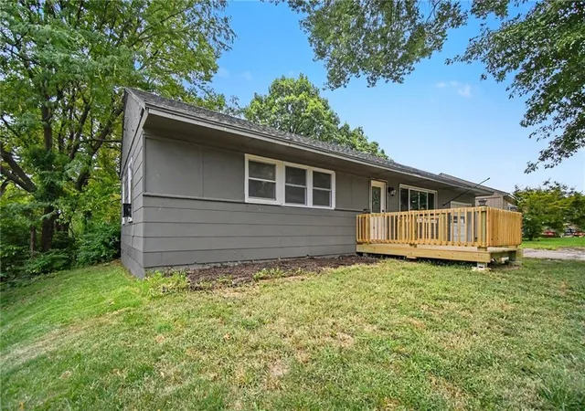 Photo 3 of Single family home for sale at 2409 Linden Dr, Kansas City, KS 66106 | MLS# 2637710 | Listing updated on 2026-09-21