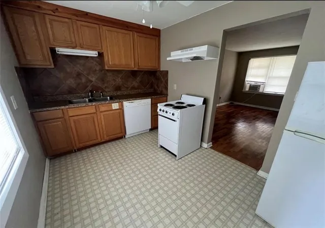 Listing Photo 5 - Condo for sale in building located at 208/210 S Maguire St, Warrensburg, MO 64093