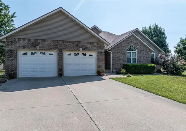2nd image of 186 Ne 901p Rd, Clinton, MO 64735 | MLS# 2637722